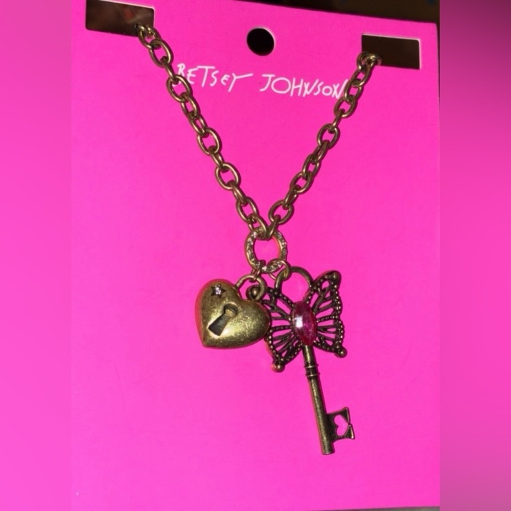 BETSEY JOHNSON Butterfly Key and Lock Pendant Boho Hippie Antiqued Necklace NWT - Picture 2 of 9